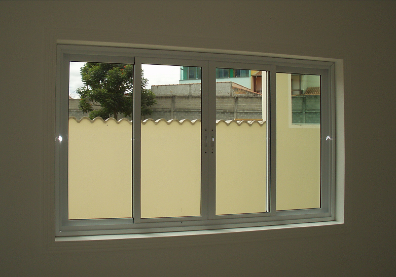 P1010026Vitro de correr 4 folhas - 4.png